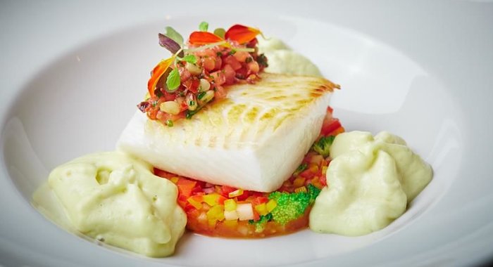 Палтус с овощным рататуйем и муссом из кальмара