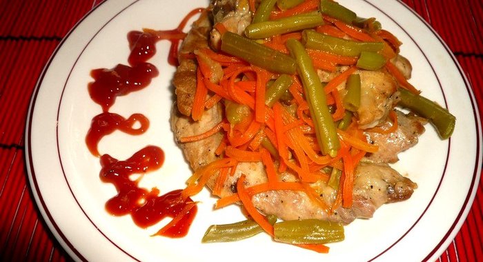 Рагу с морковью и зеленой фасолью