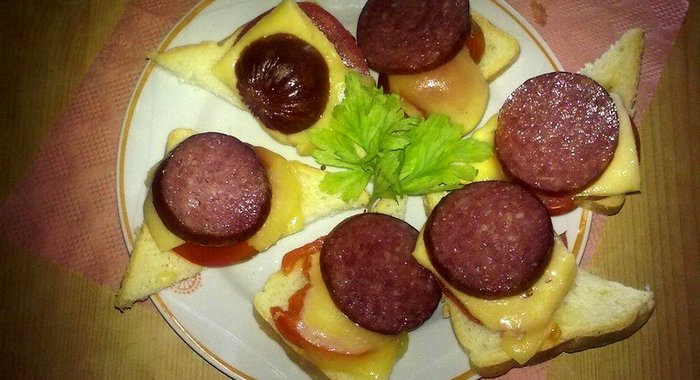 Бутерброды с сервелатом