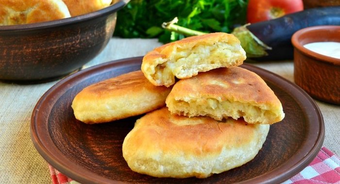 Жареные пирожки с картофелем и баклажанами