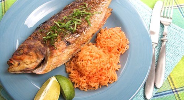 Дорада, запеченная с белым вином и хлебными крошками