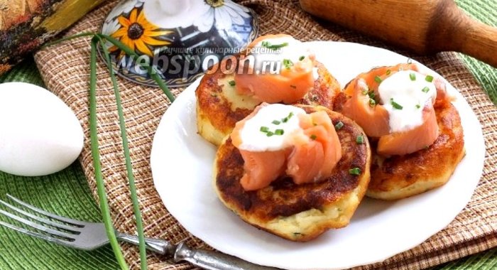 Картофельные оладьи с копчёным лососем