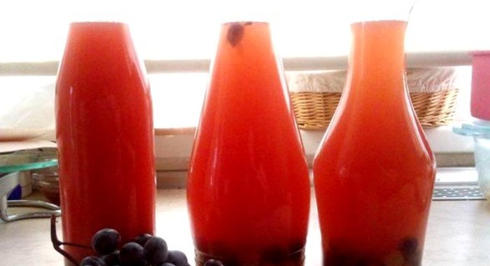 Компот из винограда с корицей