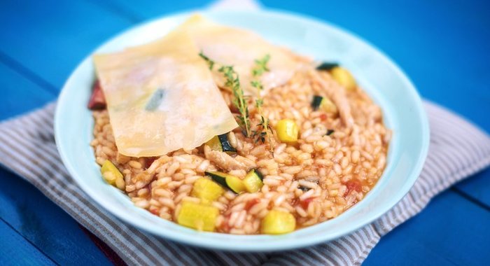 Розмариновое ризотто с испанским чоризо и курицей