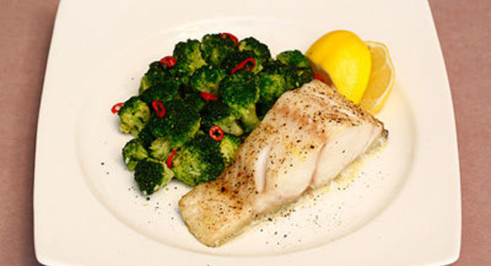 Черная треска в медовом-ванильном маринаде с острой брокколи