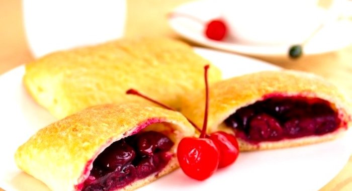 Пирожки с замороженными ягодами