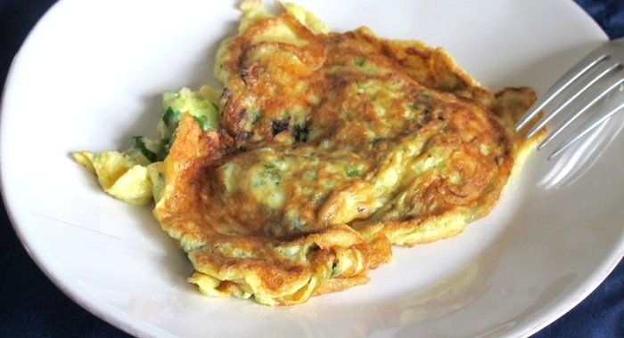 Омлет с петрушкой и зеленым луком