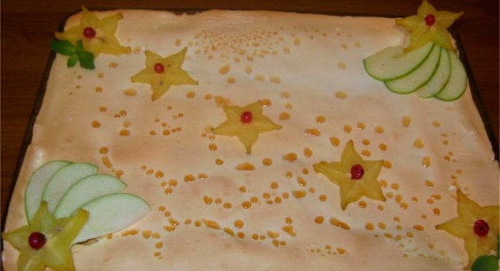 Пирог с яблоками и творогом