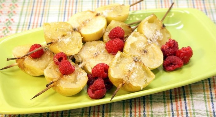 Слоеный десерт из ржаного хлеба с творогом