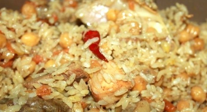 Плов с нутом и курицей