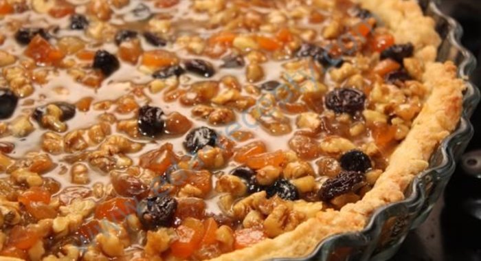 Красивый шоколадный торт с ириской