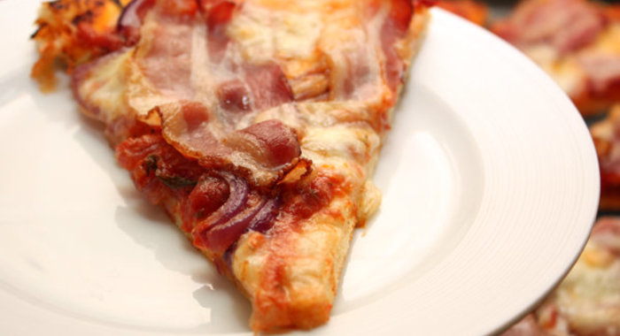 Пицца с беконом