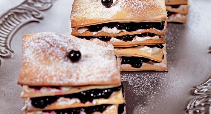 Пирожные с черничным кремом