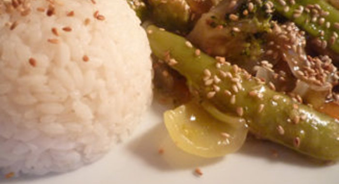 Овощное рагу со стручковым горошком в азиатском стиле