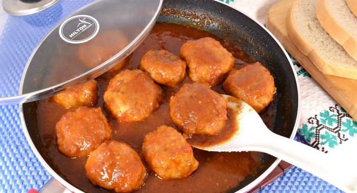 Тефтели из смешанного фарша в томатно-апельсиновом соусе