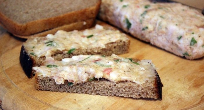 Бутербродная намазка из сала с чесноком