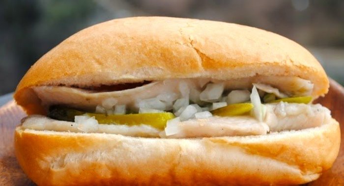 Хот-дог с селедкой