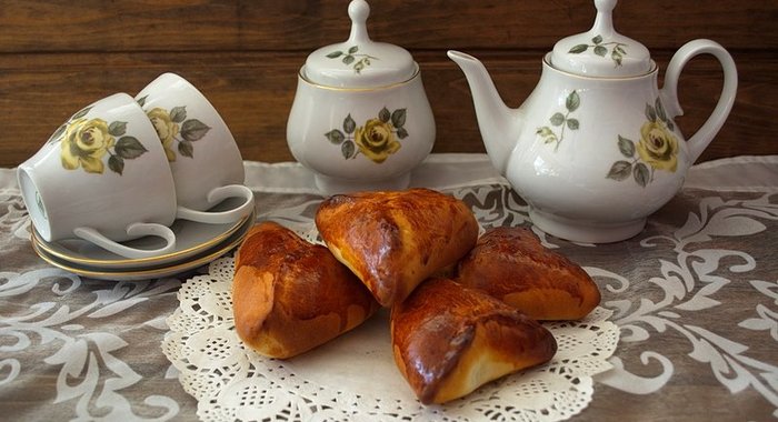 Дрожжевые пирожки с капустой