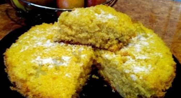 Шарлотка с яблоками в мультиварке