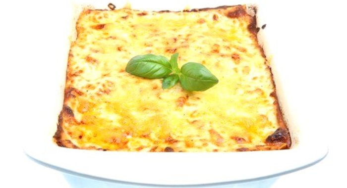 Лазанья с курицей, белыми грибами, грюйером и белым вином