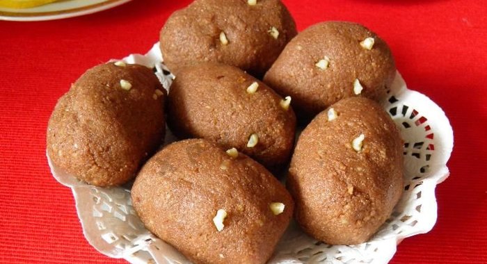 Домашнее пирожное Картошка из сухарей со сгущенкой