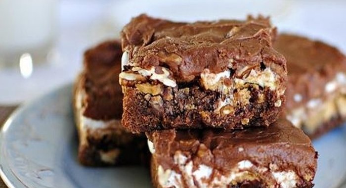 Шоколадные пирожные с орехами пекан