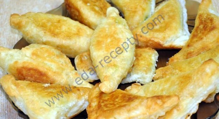 Жареные пирожки с зеленым луком и яйцом