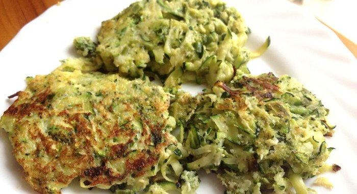 Оладьи из зеленых овощей и креветок