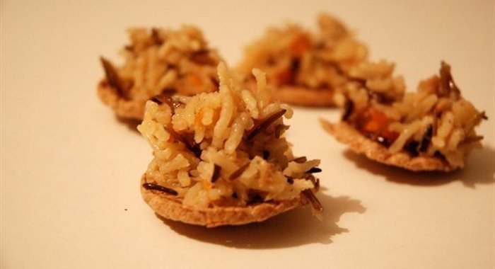 Куриный рулет с начинкой из риса и нута