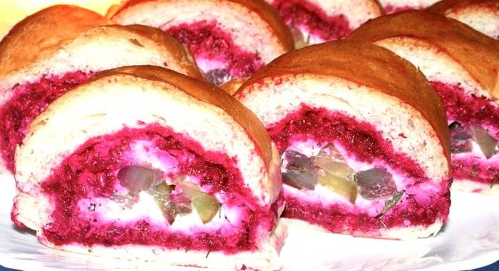 Селедка под шубой в батоне