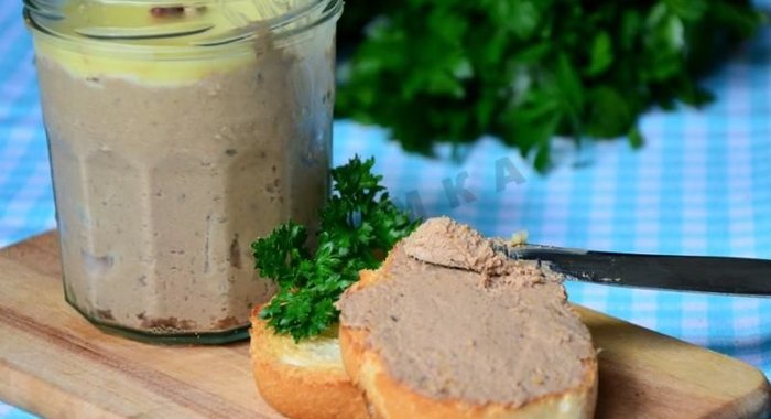 Паштет из куриной печени с горохом нут
