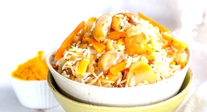 Постный плов с сухофруктами