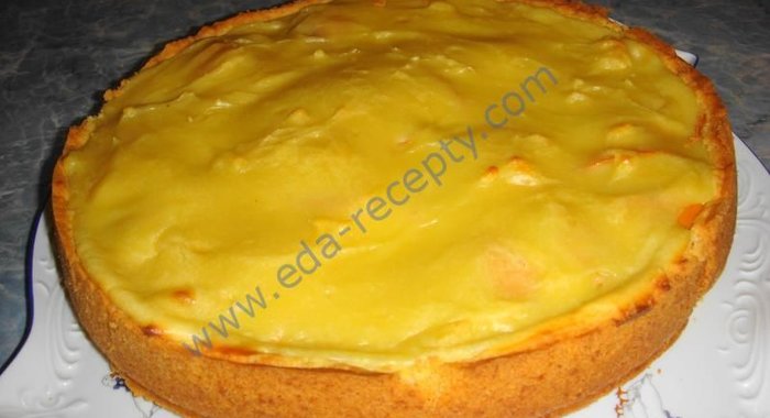 Пирог с хурмой и яблоками
