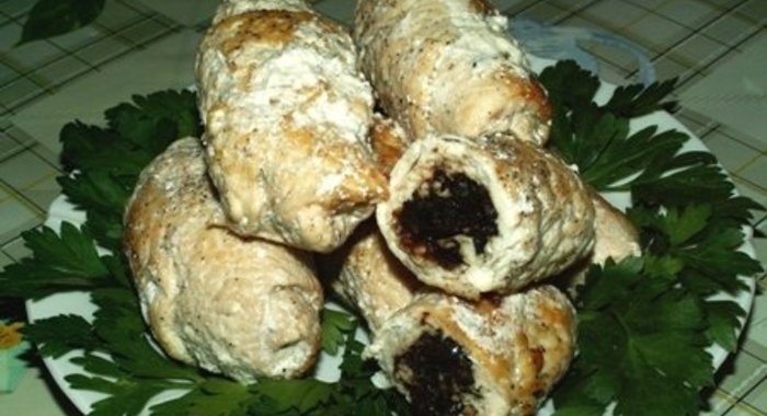 Рулет куриный с черносливом