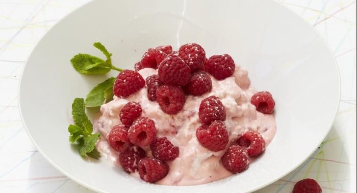 Крем творожный с малиной