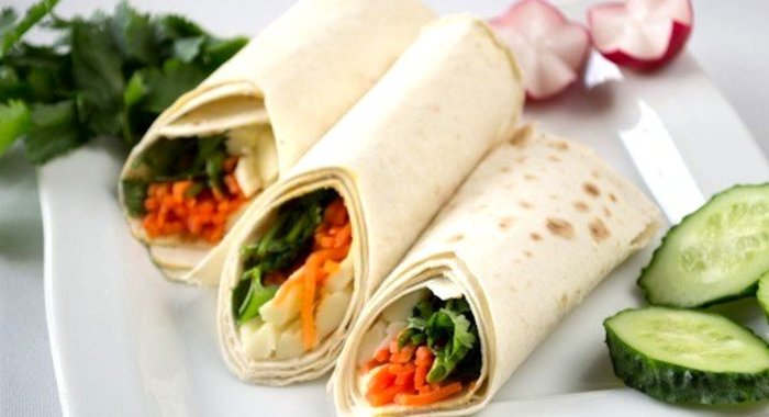 Рулет из лаваша с сыром сулугуни