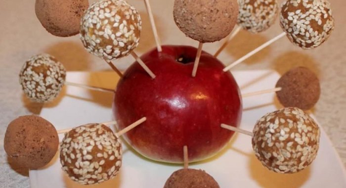 Марципановые конфеты из нута, миндаля и фиников