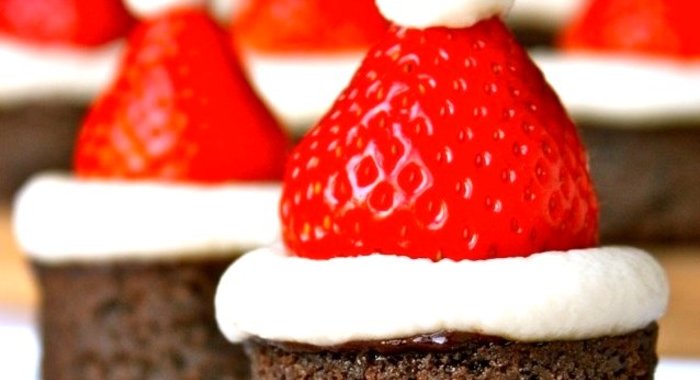 Новогодние пирожные Шапка Деда Мороза