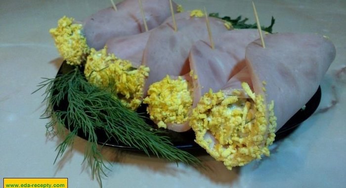 Рулетики с сыром и чесноком