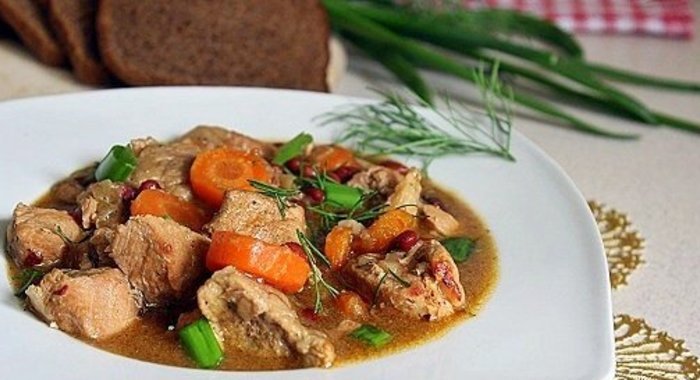 Мясное рагу с фасолью