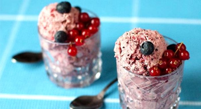 Мороженое из голубики и красной смородины
