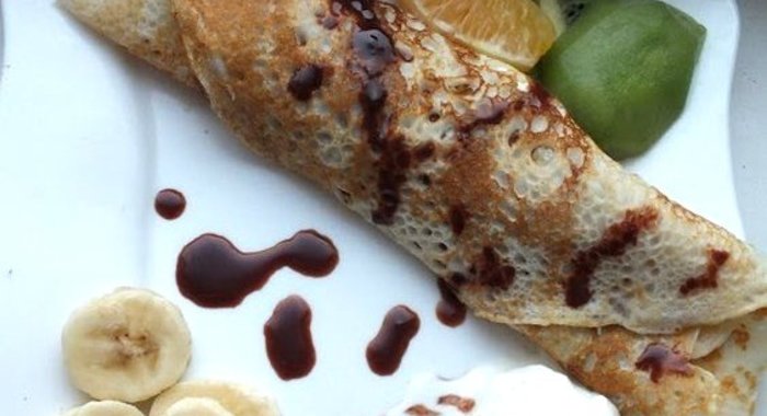 Блинчики с мороженым и фруктами