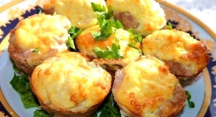 Мясные кексы с сырно-яичной начинкой