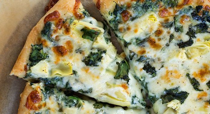 Пицца с шпинатом и артишоками