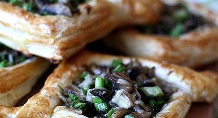 Слоеные пирожки с начинкой