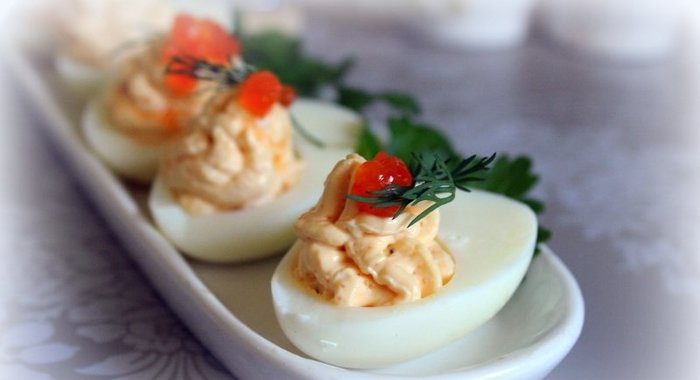 Фаршированные яйца с икорным кремом