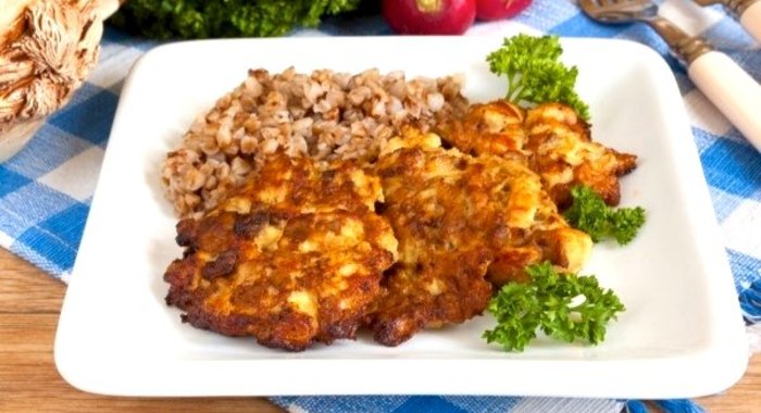 Куриные оладьи с шампиньонами