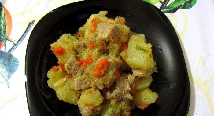Картофельное рагу со свининой