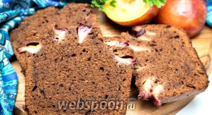 Шоколадно-миндальный кекс со сливами