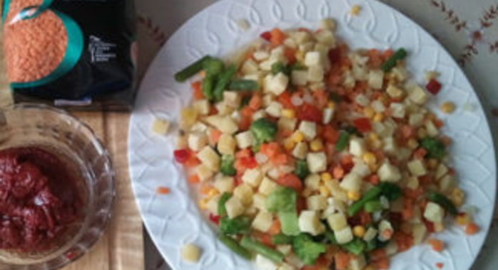 Суп-пюре с чечевицей и томатным соусом за 15 минут